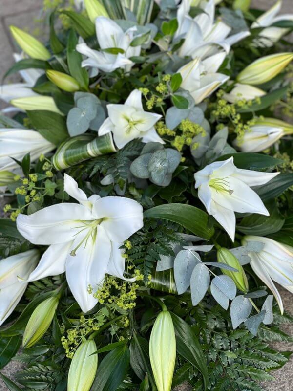 Lily Coffin Spray