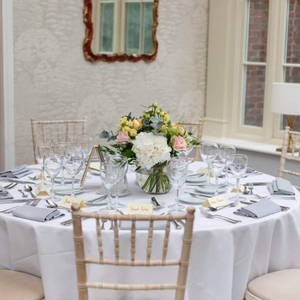 KendallsFlorist-StMichaelsManor-TableArrangement-scaled.jpg