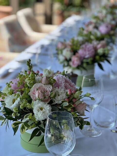 KendallsFlorist-WeddingTableArrangement-JamJars.jpeg.jpg