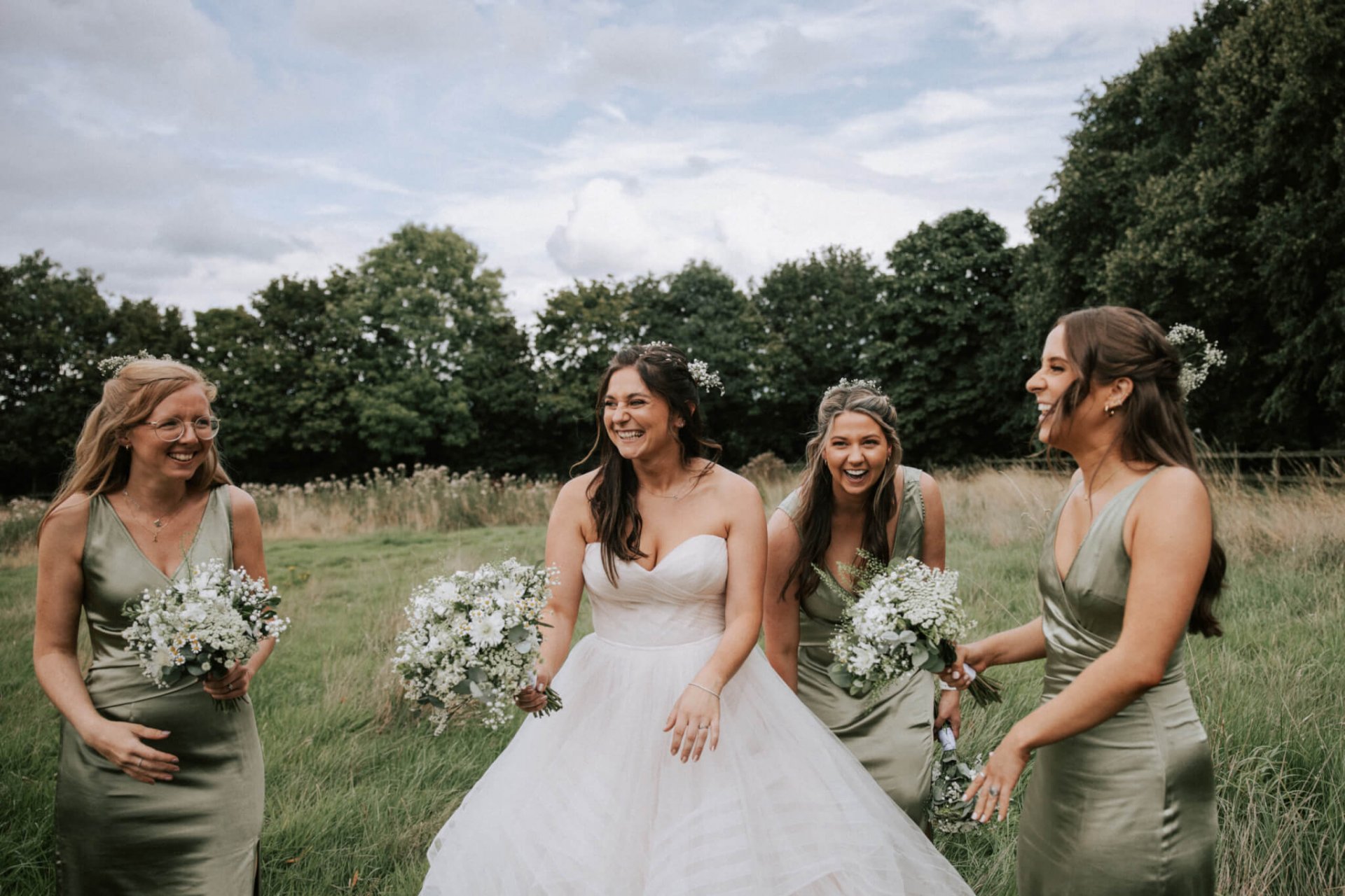 KendallsFlorist_BeaumontHall_StAlbans_BrideandBridesmaids-scaled.jpg