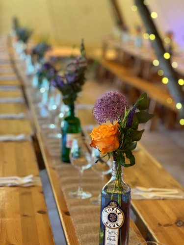 KendallsFlorist_HollyBushPub_WeddingFlowers