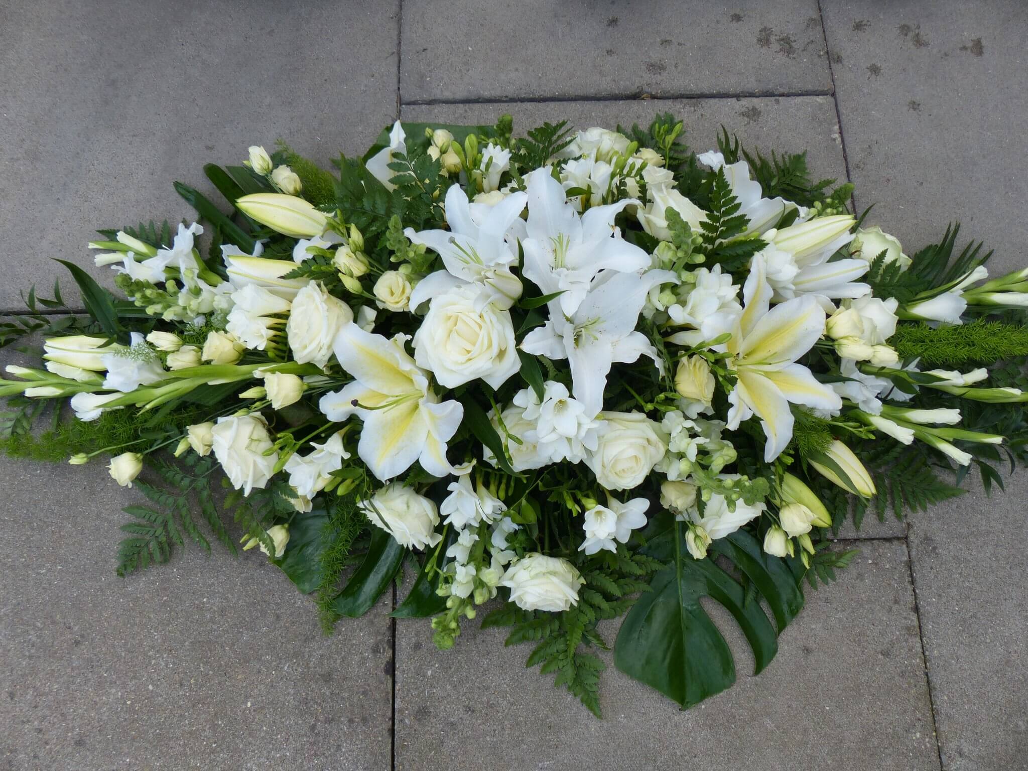 5ft White & Cream Coffin Spray